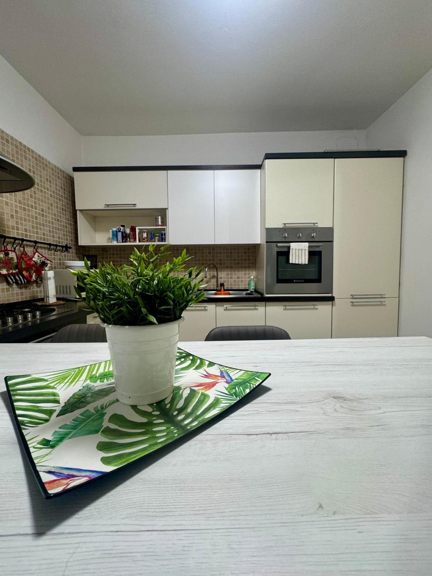Casa Alessio - Elegante Appartamento Nel Cuore Di Cesano Maderno Eksteriør billede