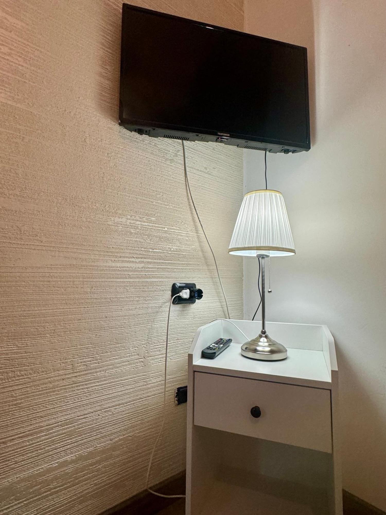 Casa Alessio - Elegante Appartamento Nel Cuore Di Cesano Maderno Eksteriør billede